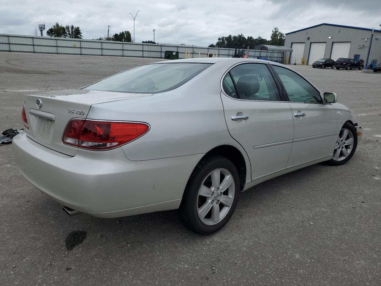 Изображение 3 2005 LEXUS ES 330 2005 с VIN JTHBA30G255129693
