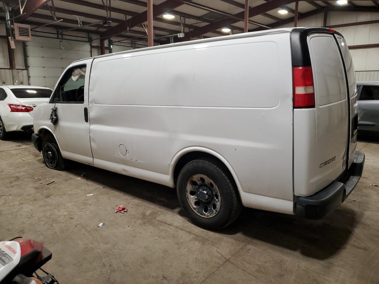 Obraz 2 z 2012 CHEVROLET EXPRESS G1500  2012 z VIN 1GCSHAF47C1200101