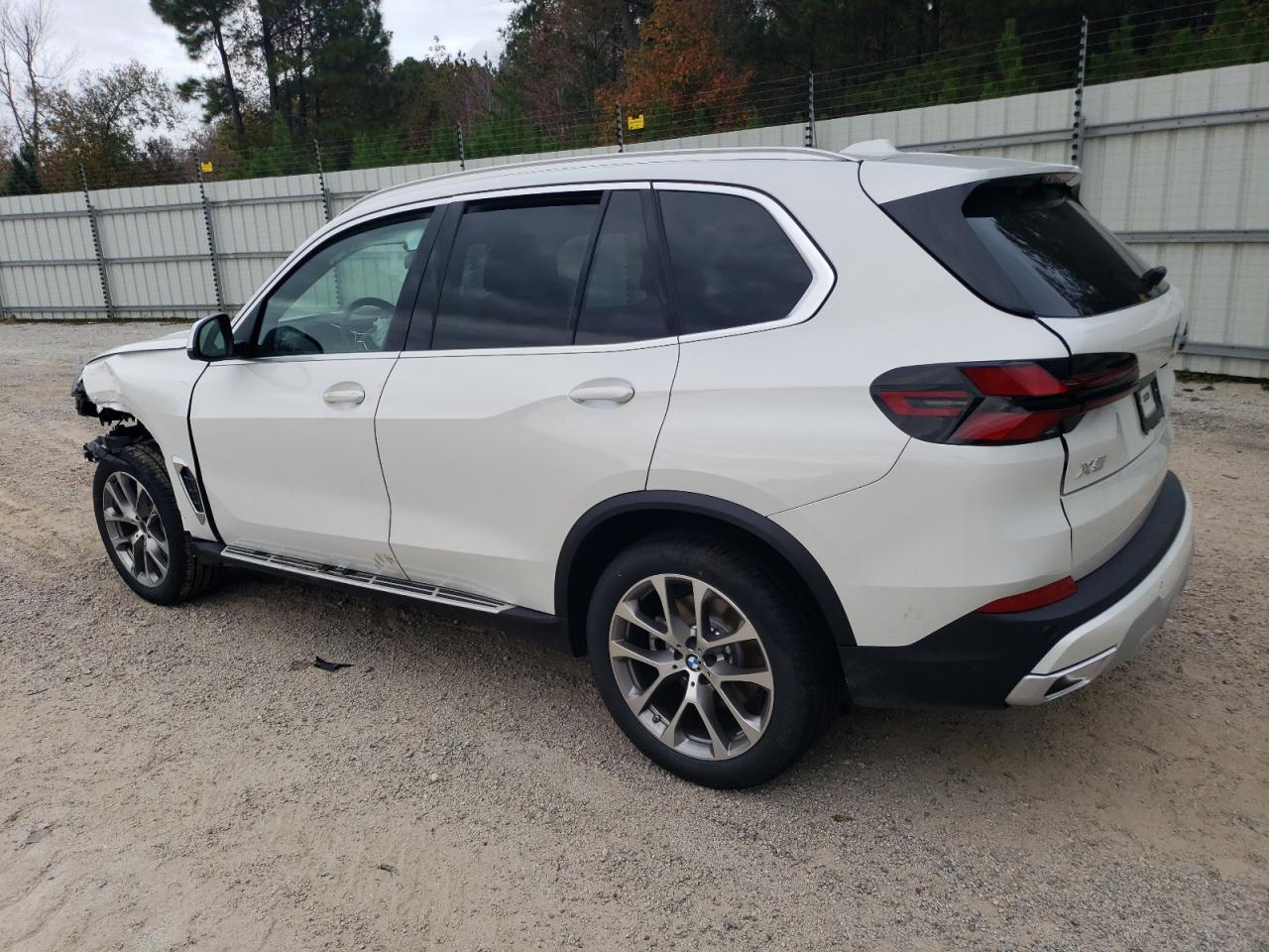 Obraz 2 z 2024 BMW X5 XDRIVE40I 2024 z VIN 5UX23EU03R9U41961