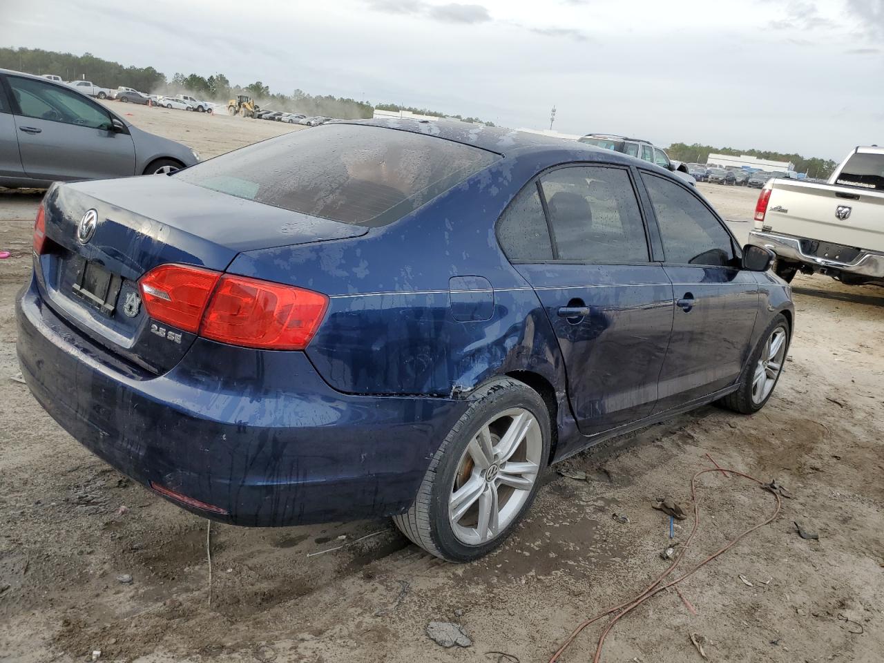 Image 3 of 2011 VOLKSWAGEN JETTA SE 2011 with VIN 3VWDX7AJ6BM068538