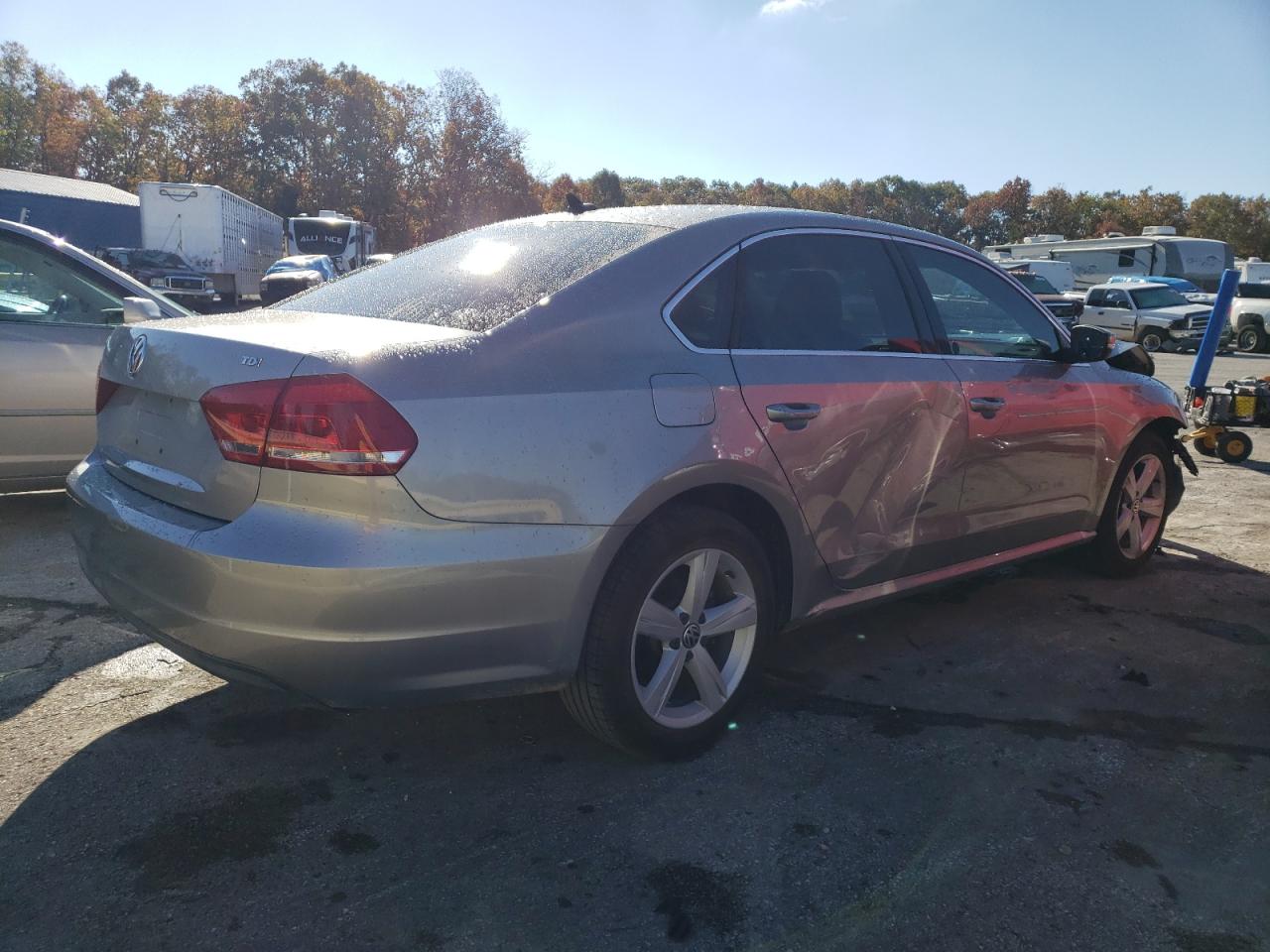 Image 3 of 2013 VOLKSWAGEN PASSAT SE 2013 with VIN 1VWBN7A39DC033639