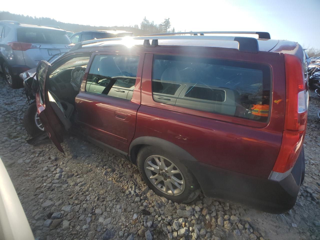 Image 2 of 2005 VOLVO XC70  2005 with VIN YV1SZ592351178464