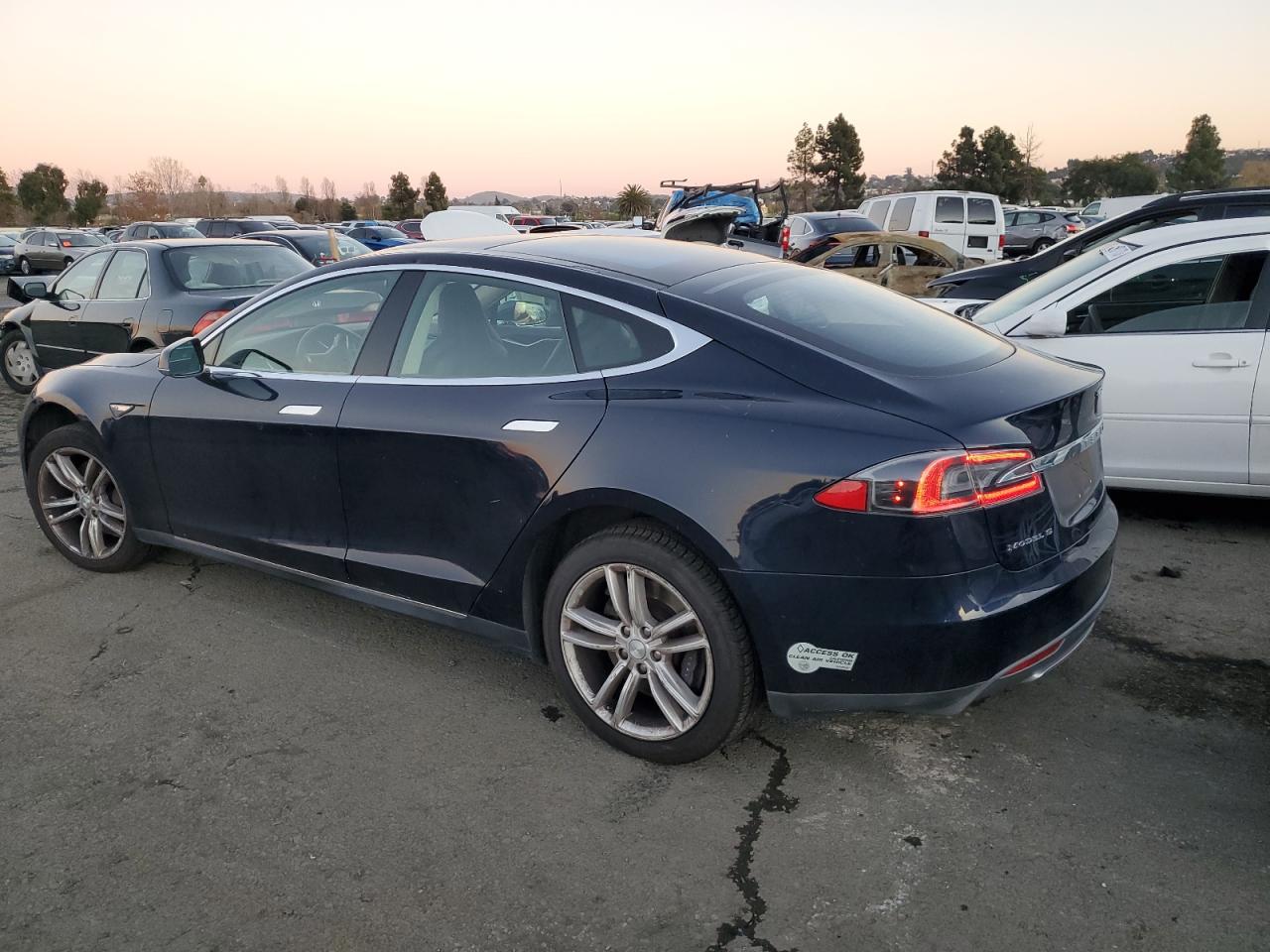 Obraz 2 z 2013 TESLA MODEL S  2013 z VIN 5YJSA1CN1DFP06064