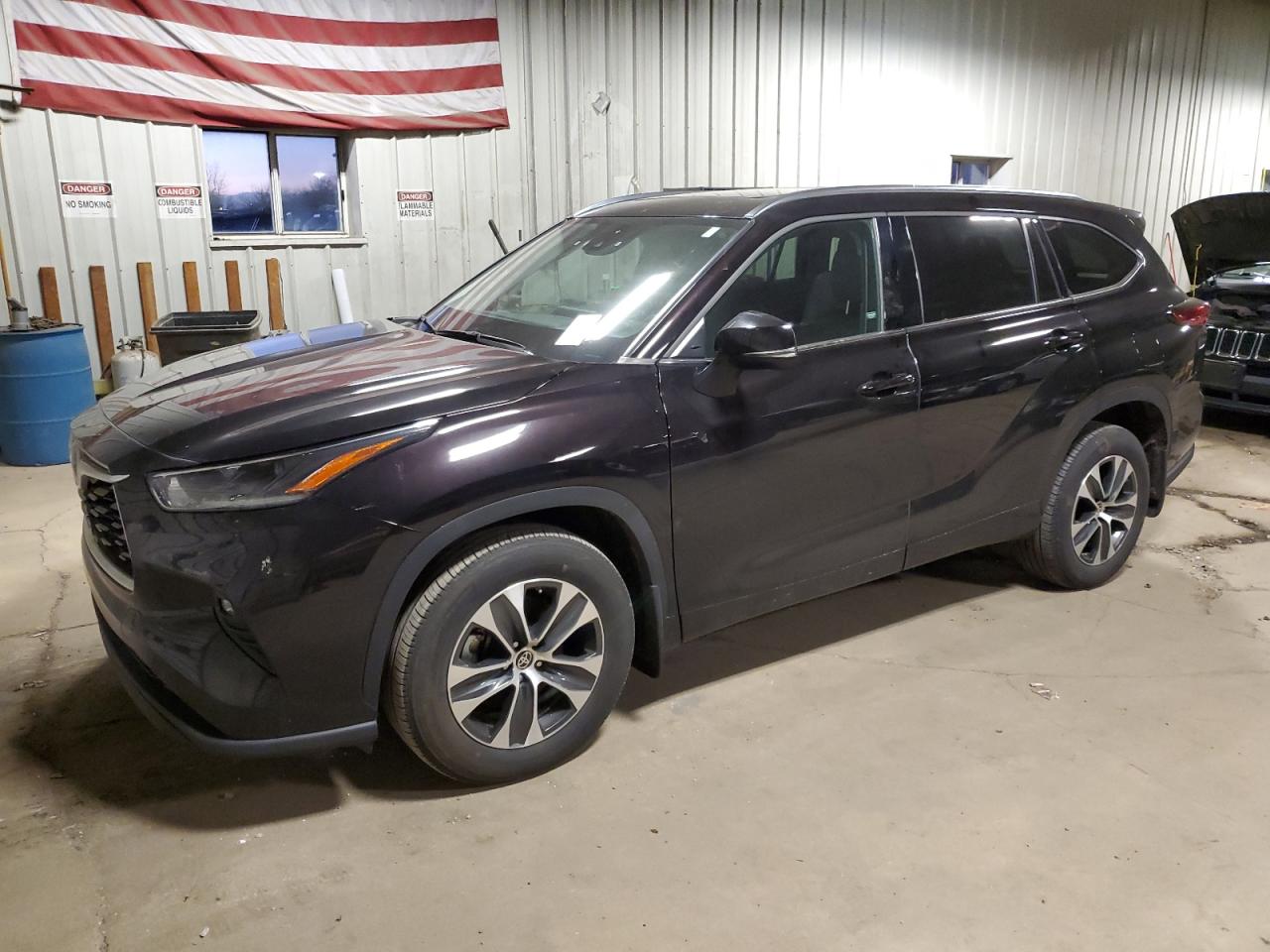 Изображение 1 2021 TOYOTA HIGHLANDER XLE 2021 с VIN 5TDGZRBH5MS106703