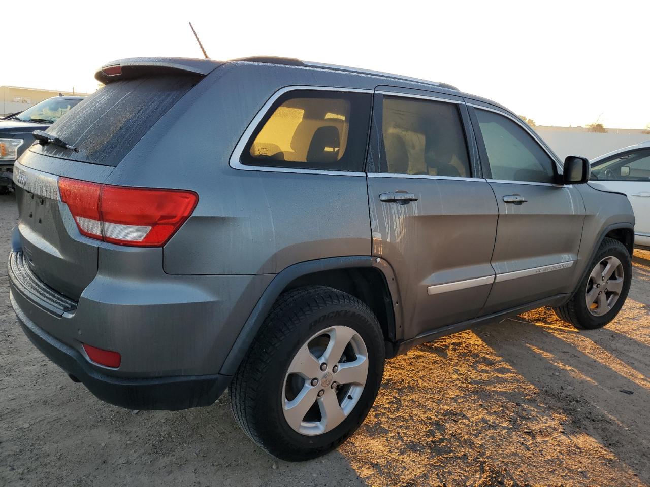 Obraz 3 z 2012 JEEP GRAND CHEROKEE LAREDO 2012 z VIN 1C4RJEAG3CC259405