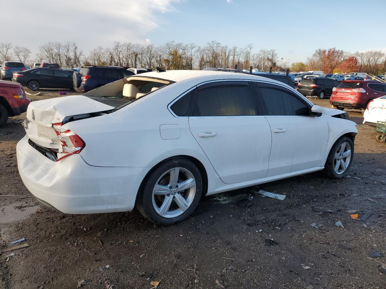 Изображение 3 2012 VOLKSWAGEN PASSAT SE 2012 с VIN 1VWBP7A3XCC075908