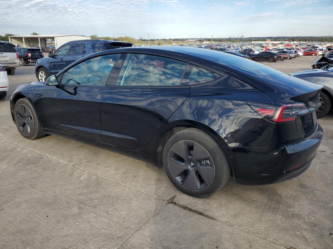 Obraz 2 z Tesla Model 3 2021 z VIN 5YJ3E1EBXMF861966