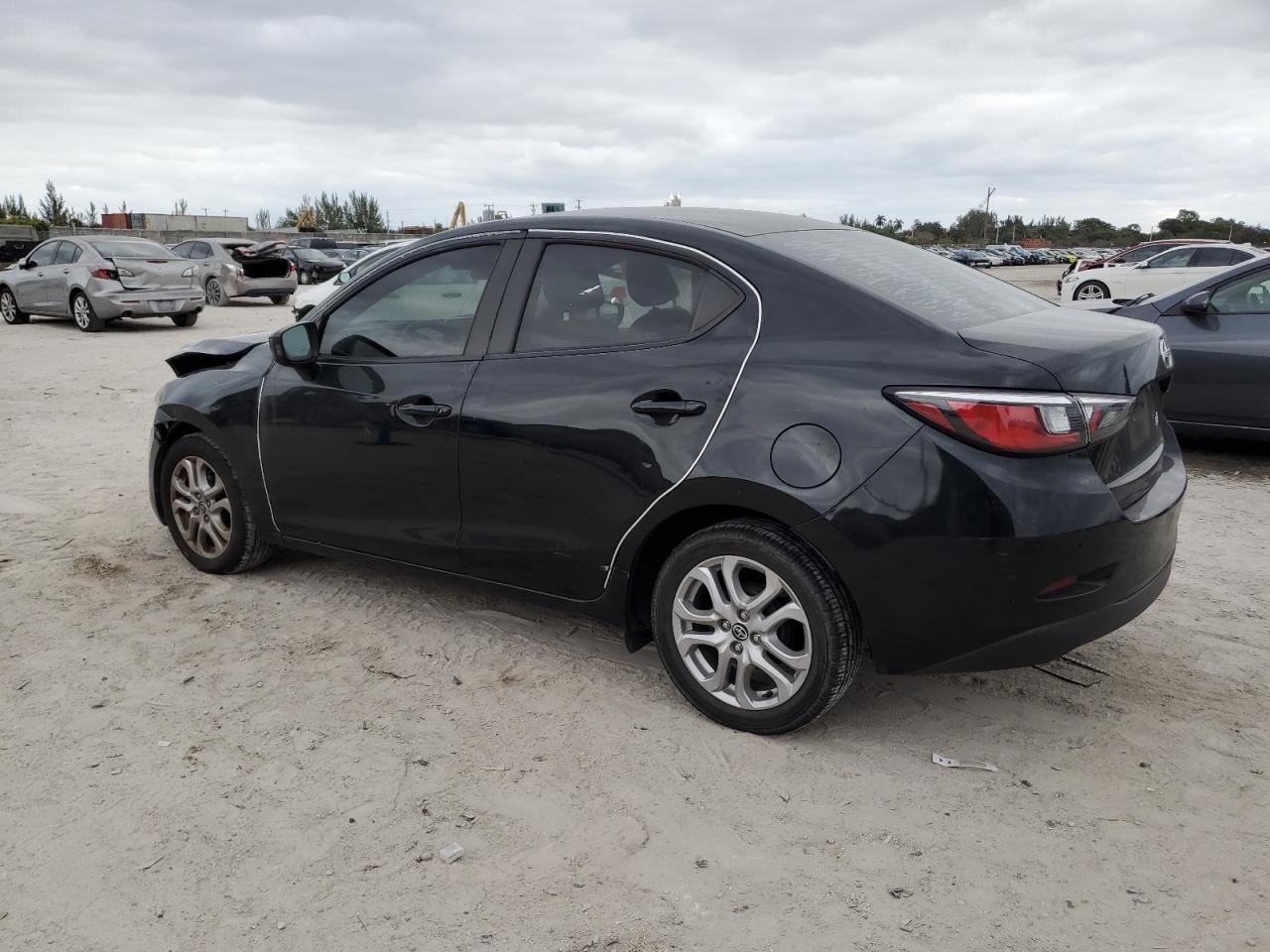 Obraz 2 z 2016 TOYOTA SCION IA  2016 z VIN 3MYDLBZV6GY139909
