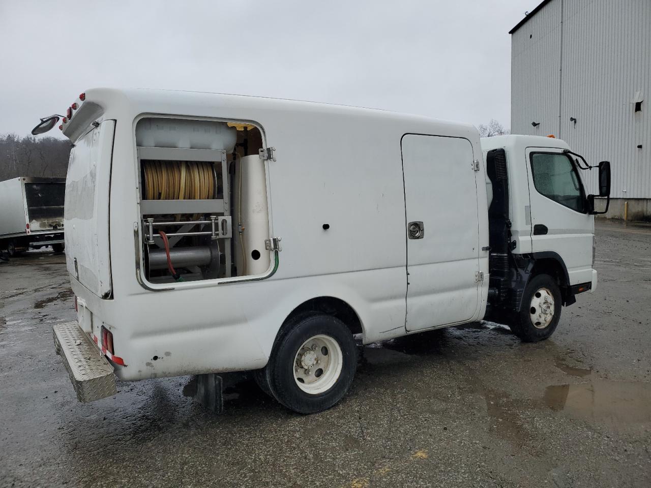 Image 3 of 2010 MITSUBISHI FUSO TRUCK OF AMERICA INC FE 84D 2010 with VIN JL6BBD1S7AK006319