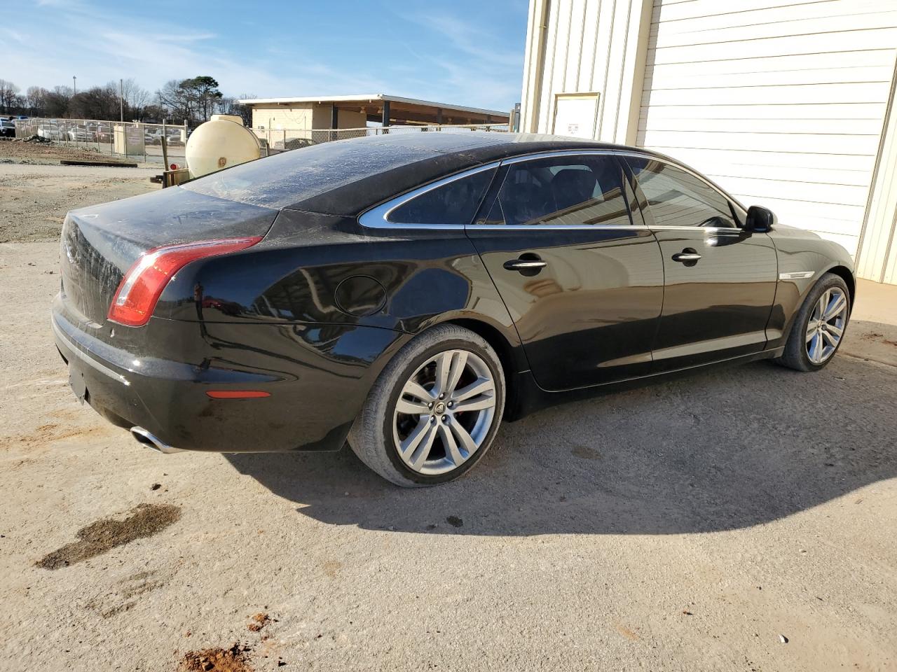 Image 3 of 2011 JAGUAR XJL  2011 with VIN SAJWA2GB6BLV03089