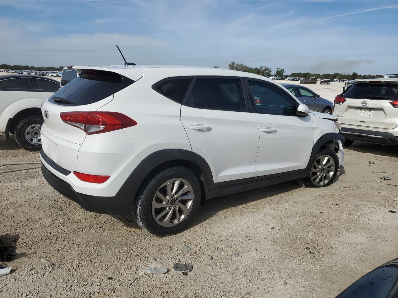 Obraz 3 z 2017 HYUNDAI TUCSON SE 2017 z VIN KM8J23A4XHU436761