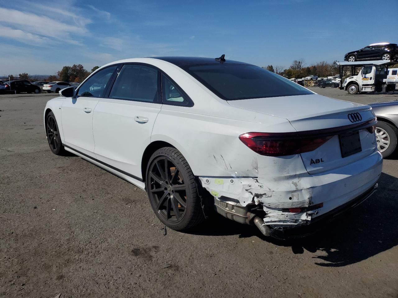 Изображение 2 2022 AUDI A8 L 2022 с VIN WAULDAF85NN000376