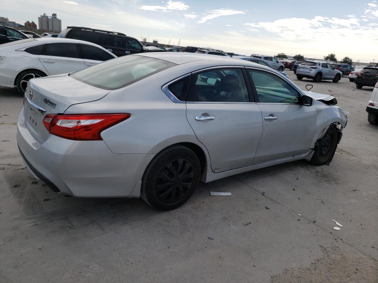 Obraz 3 z 2017 NISSAN ALTIMA 2.5 2017 z VIN 1N4AL3AP0HN345476