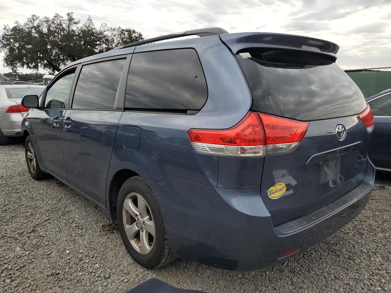 Obraz 2 z 2013 TOYOTA SIENNA LE 2013 z VIN 5TDKK3DC2DS350757