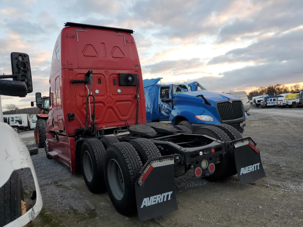 Image 3 of 2019 FREIGHTLINER CASCADIA 126  2019 with VIN 3AKJHHDR4KSKF3482