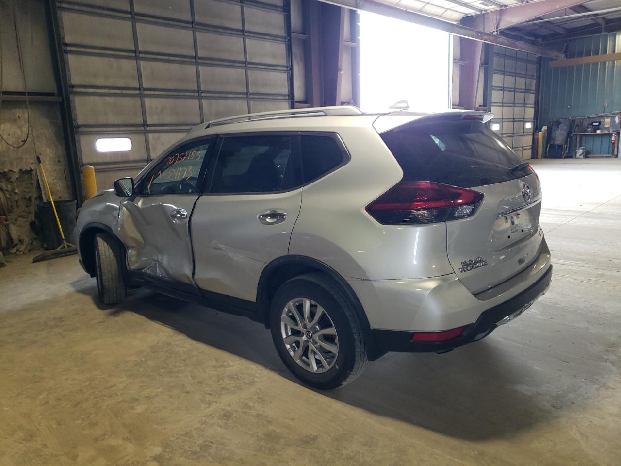 Изображение 2 2020 NISSAN ROGUE S 2020 с VIN KNMAT2MV6LP502181