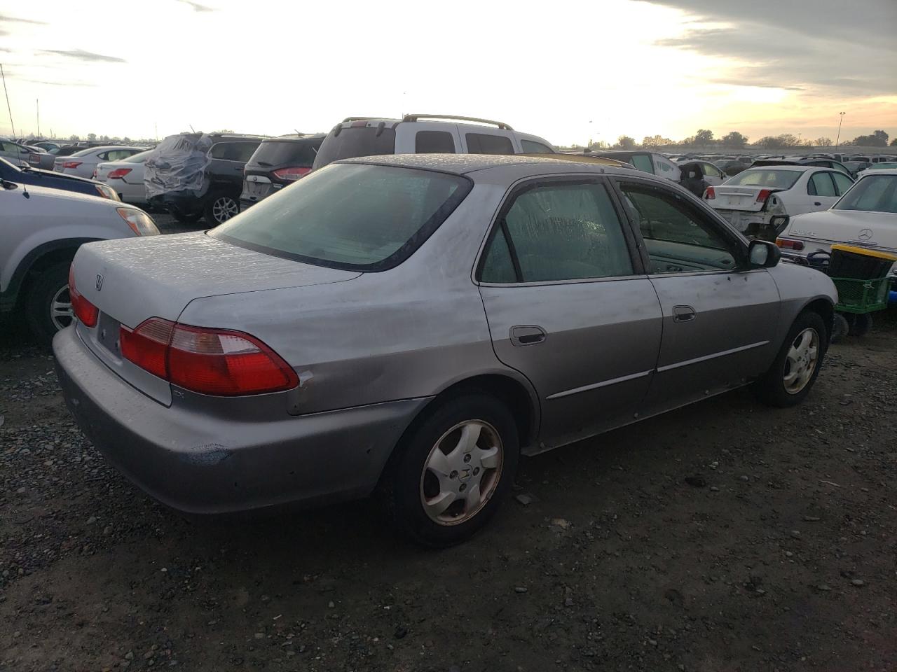 Изображение 3 2000 HONDA ACCORD EX 2000 с VIN 1HGCG6571YA040144