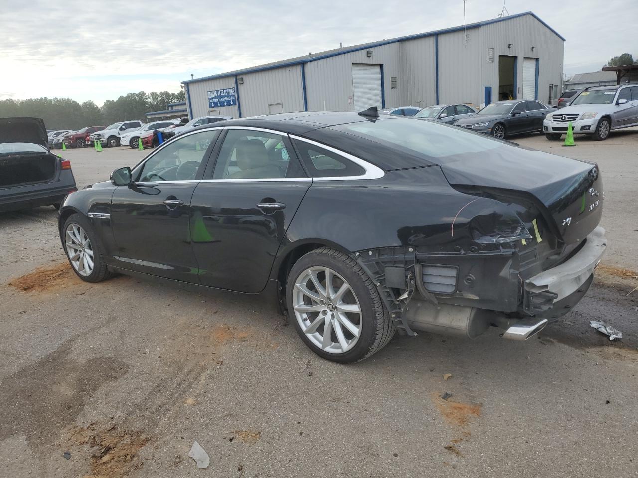 Obraz 2 z 2013 JAGUAR XJ  2013 z VIN SAJWJ1CD5D8V50105