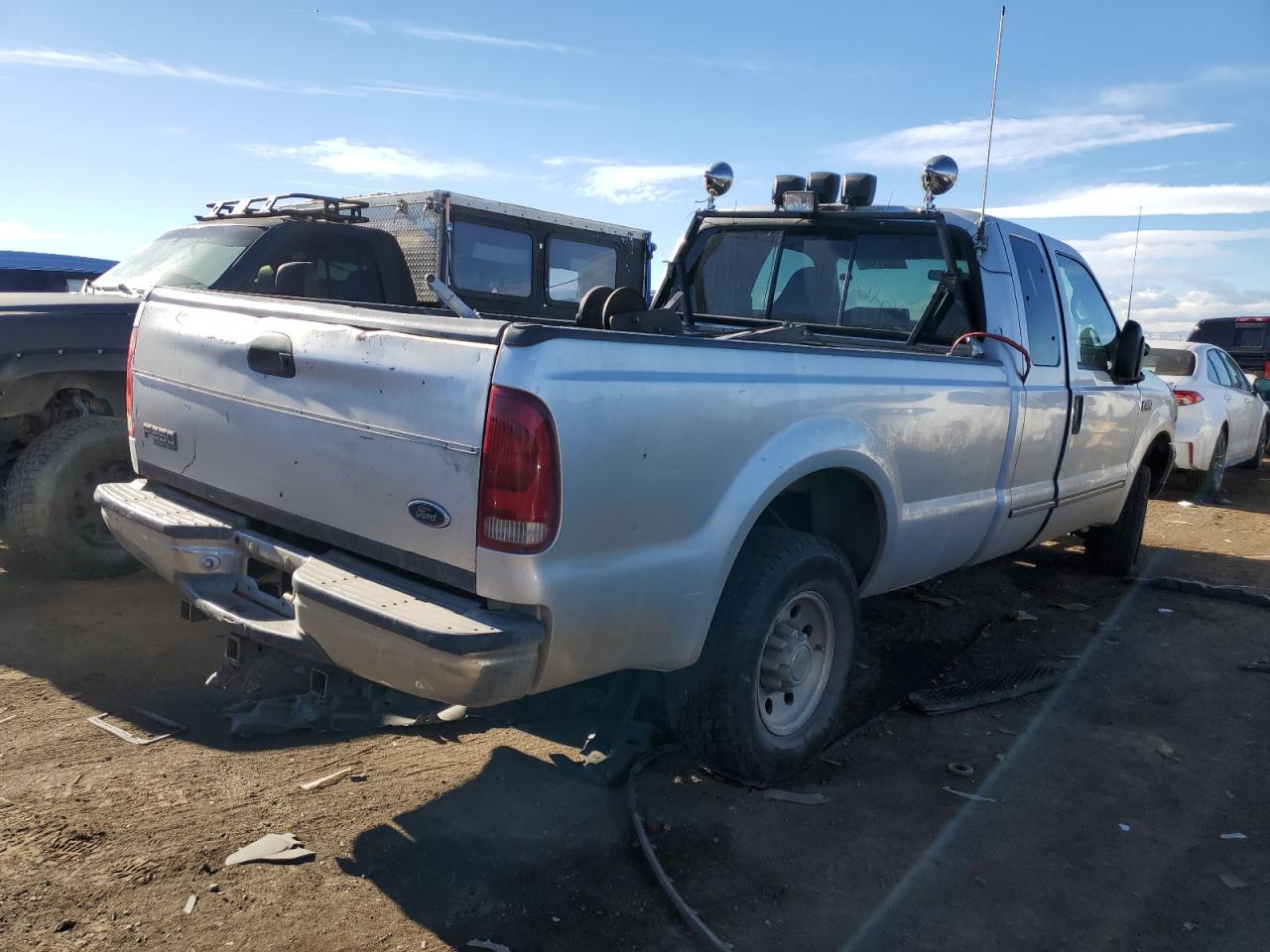 Image 3 of 2000 FORD F250 SUPER DUTY 2000 with VIN 1FTNX21S5YEB91796