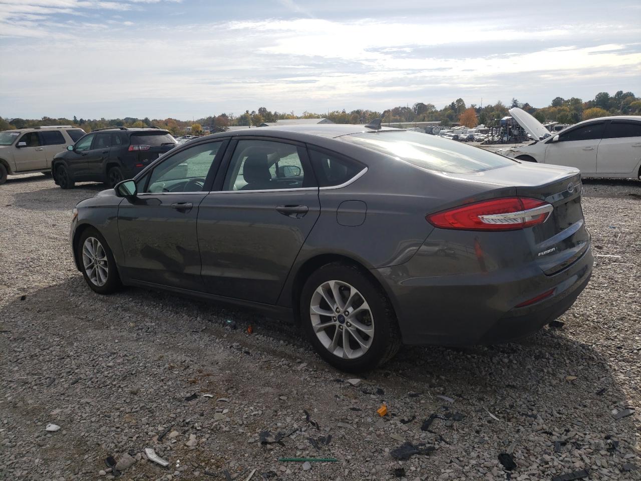 Image 2 of 2019 FORD FUSION SE 2019 with VIN 3FA6P0HD5KR166021