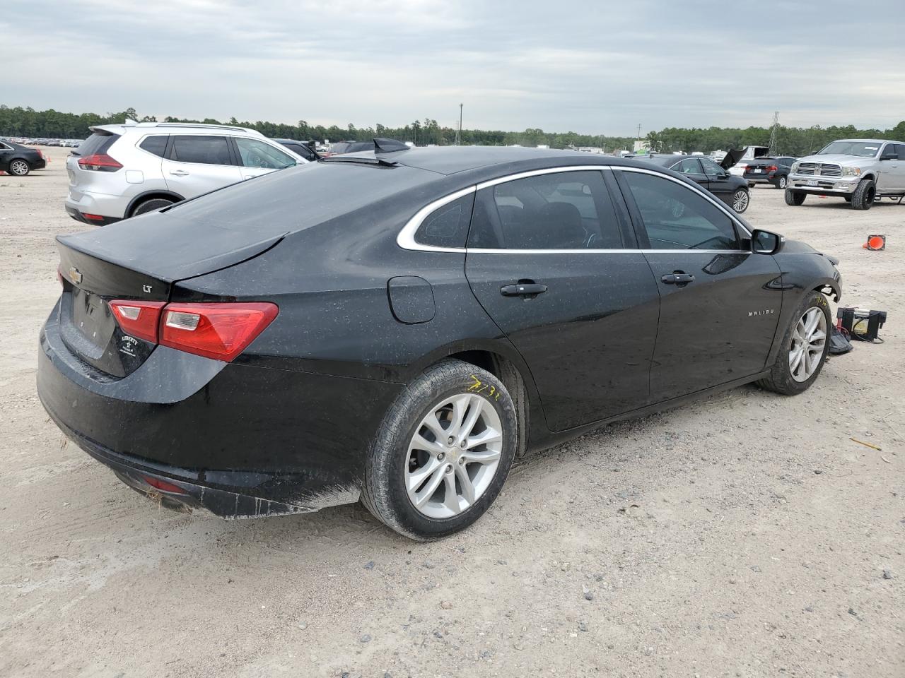 Image 3 of Chevrolet Malibu Lt 2017 with VIN 1G1ZE5STXHF170042