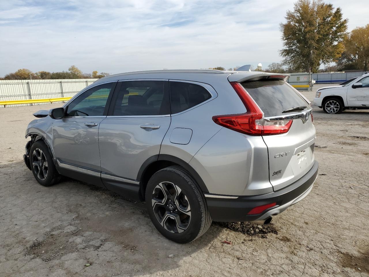 Obraz 2 z 2018 HONDA CR-V TOURING 2018 z VIN 7FARW2H94JE034356