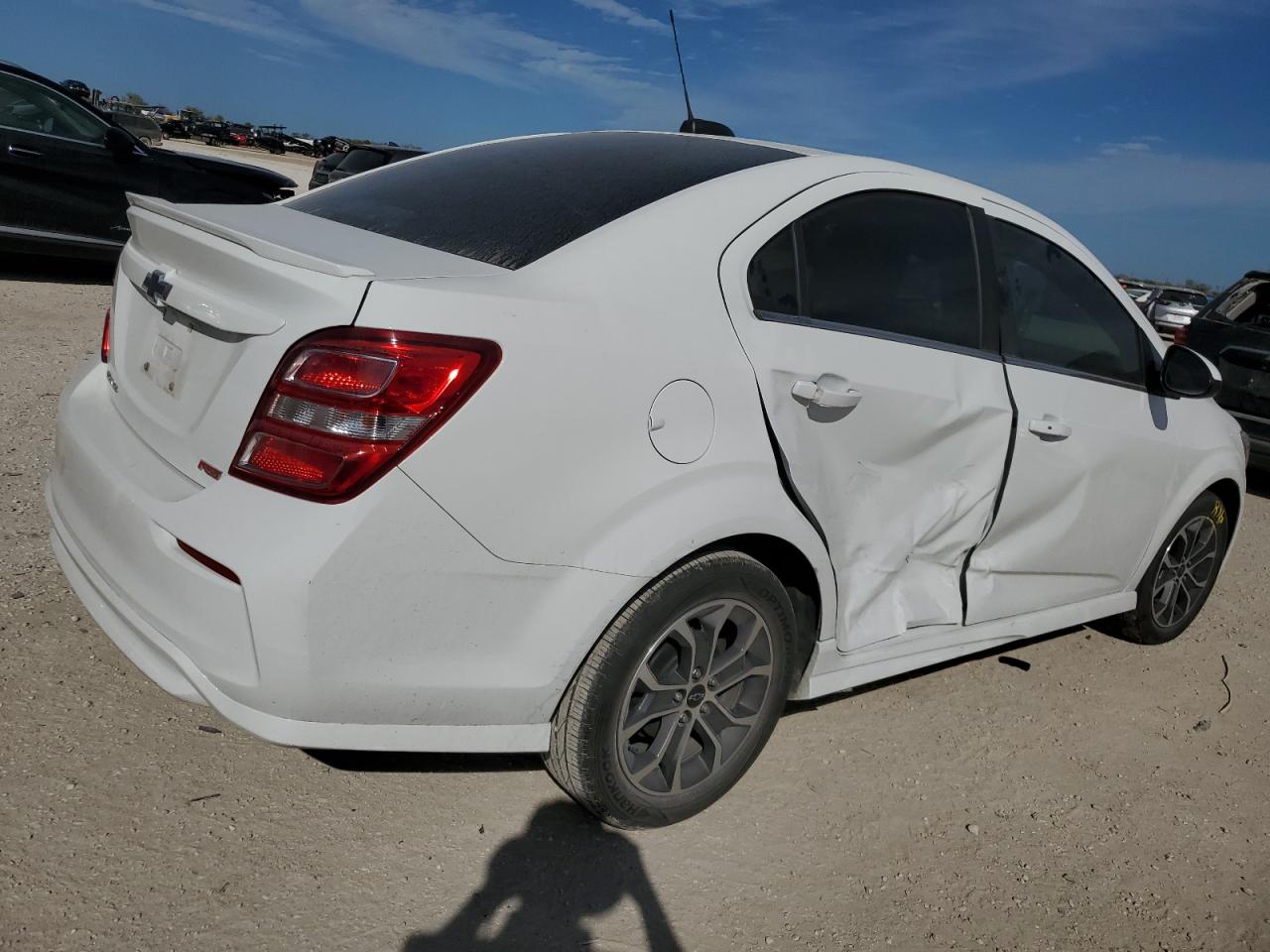 Obraz 3 z 2020 CHEVROLET SONIC LT 2020 z VIN 1G1JD5SB9L4115447