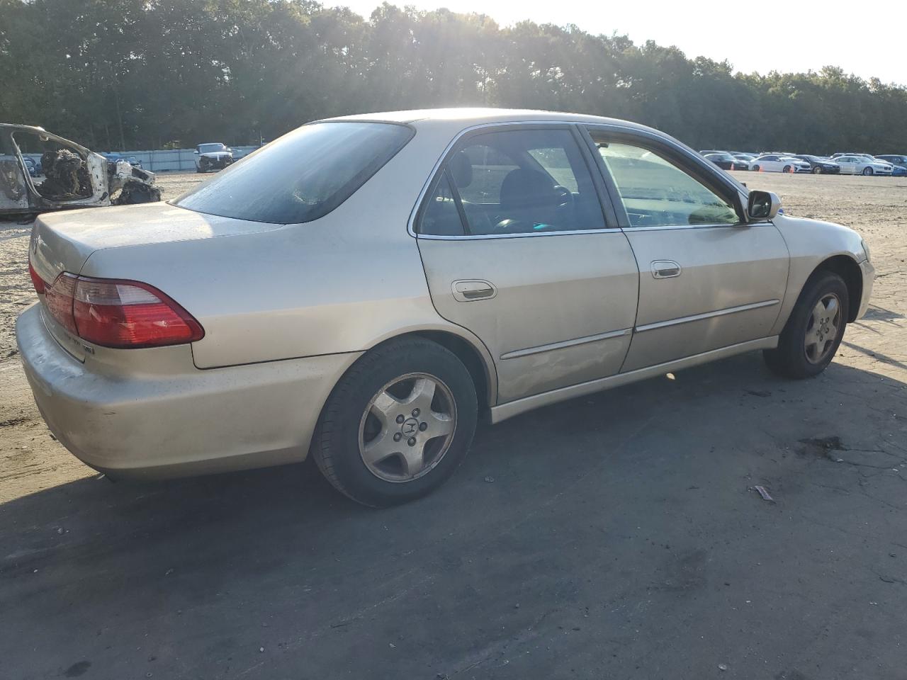 Image 3 of 2000 HONDA ACCORD EX 2000 with VIN 1HGCG1659YA045124