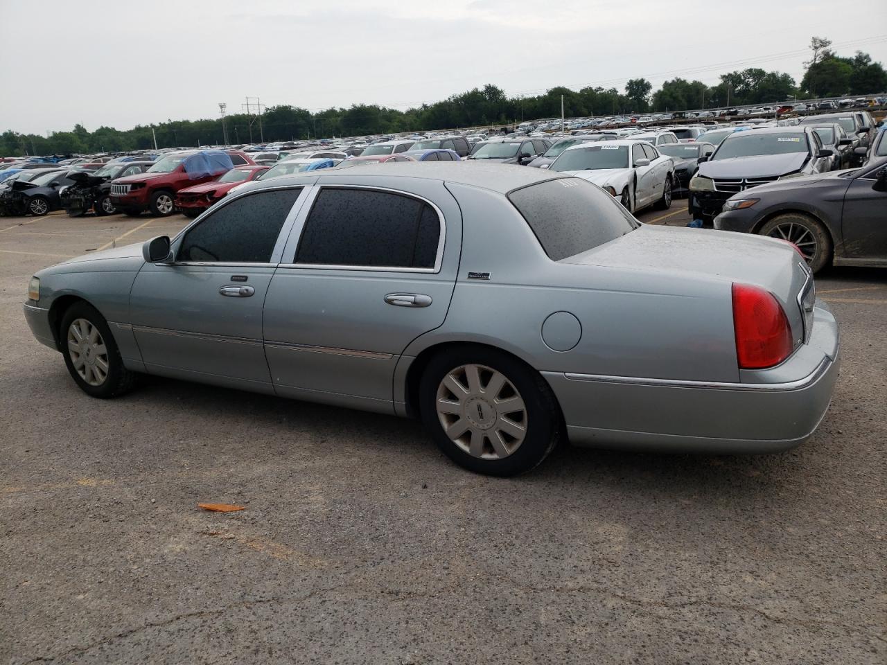 Obraz 2 z 2006 LINCOLN TOWN CAR SIGNATURE LIMITED 2006 z VIN 1LNHM82V56Y647711