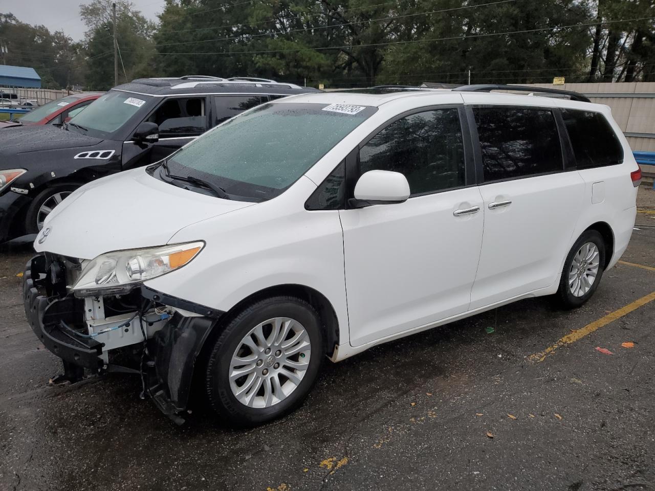 Изображение 2014 TOYOTA SIENNA XLE 2014