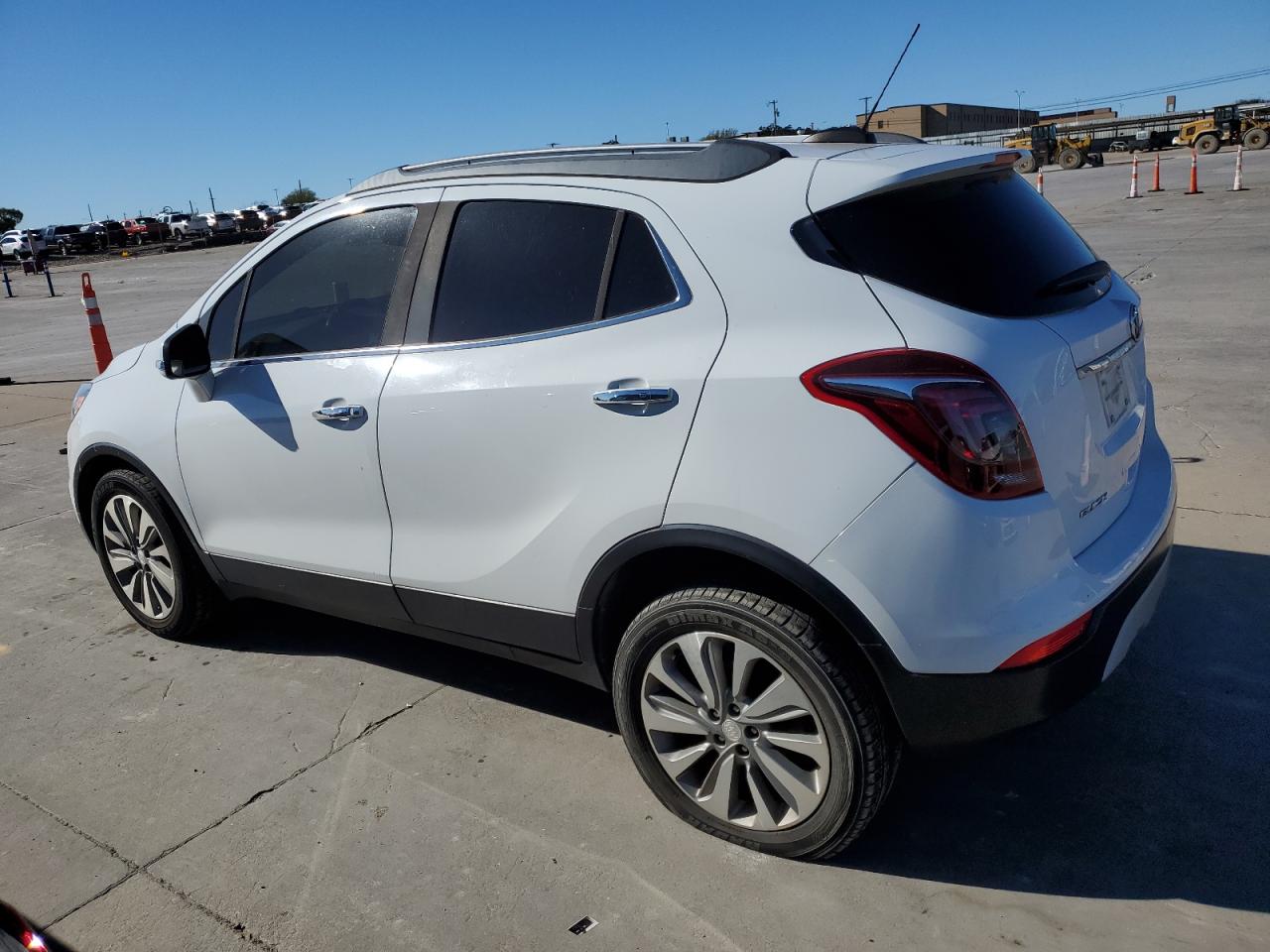 Obraz 2 z 2018 BUICK ENCORE PREFERRED 2018 z VIN KL4CJASB3JB625037
