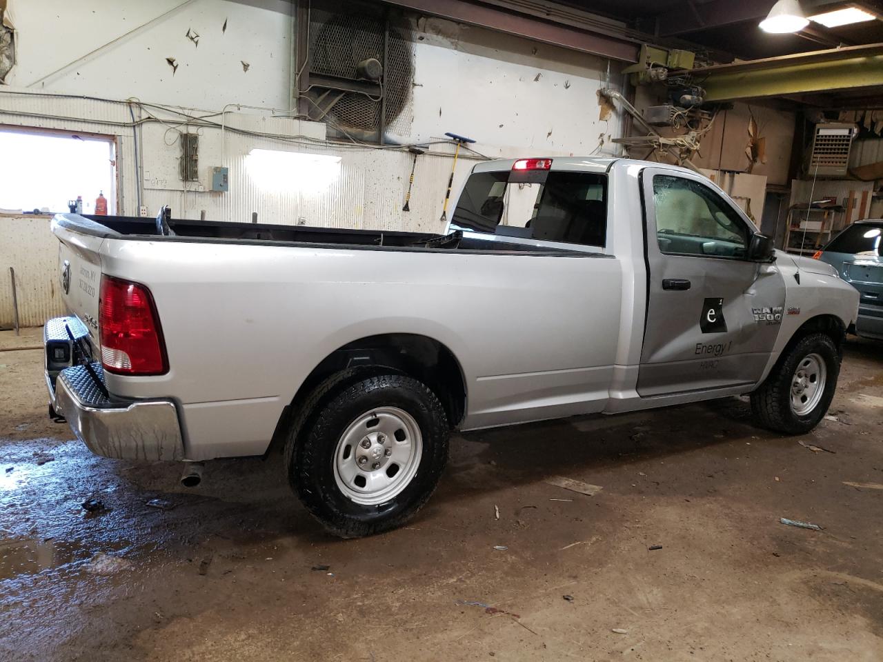 Image 3 of 2018 RAM 1500 ST 2018 with VIN 3C6JR7DT6JG140422