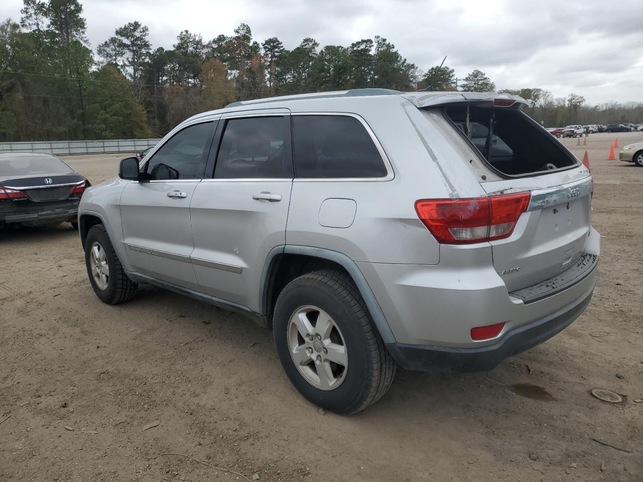Изображение 2 2011 JEEP GRAND CHEROKEE LAREDO 2011 с VIN 1J4RS4GGXBC573057