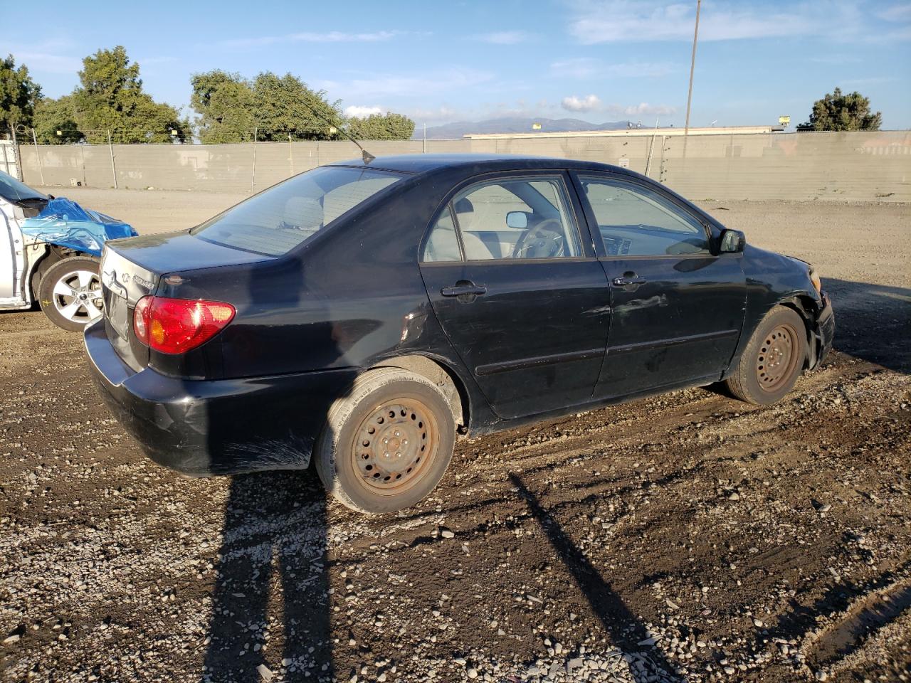 Image 3 of 2004 TOYOTA COROLLA CE 2004 with VIN 2T1BR32E54C226815
