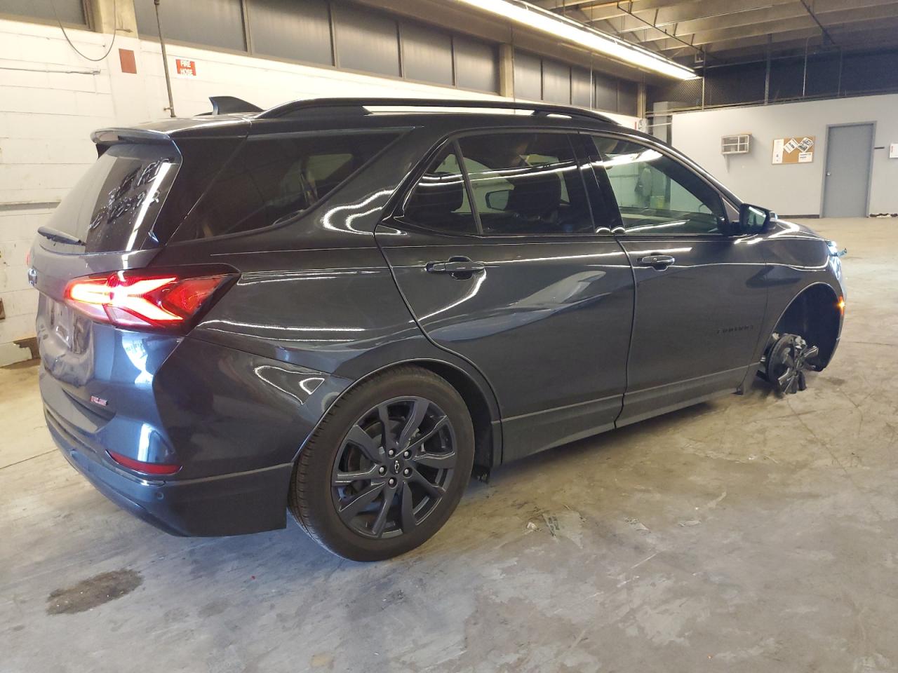 Image 3 of 2022 CHEVROLET EQUINOX RS 2022 with VIN 2GNAXMEV3N6148080