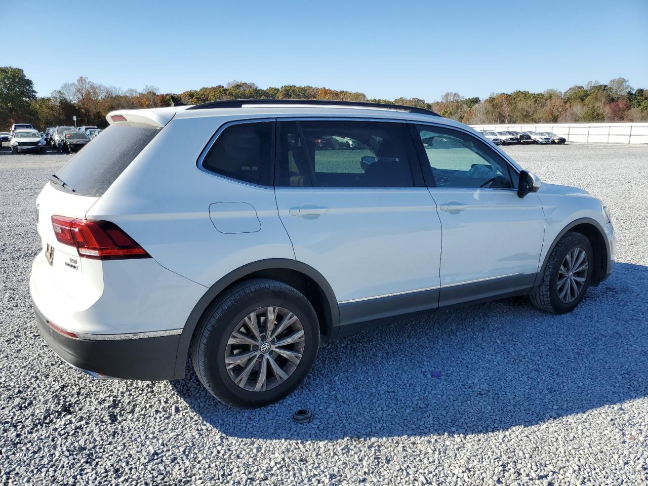 Image 3 of 2018 VOLKSWAGEN TIGUAN SE 2018 with VIN 3VV2B7AX8JM066867