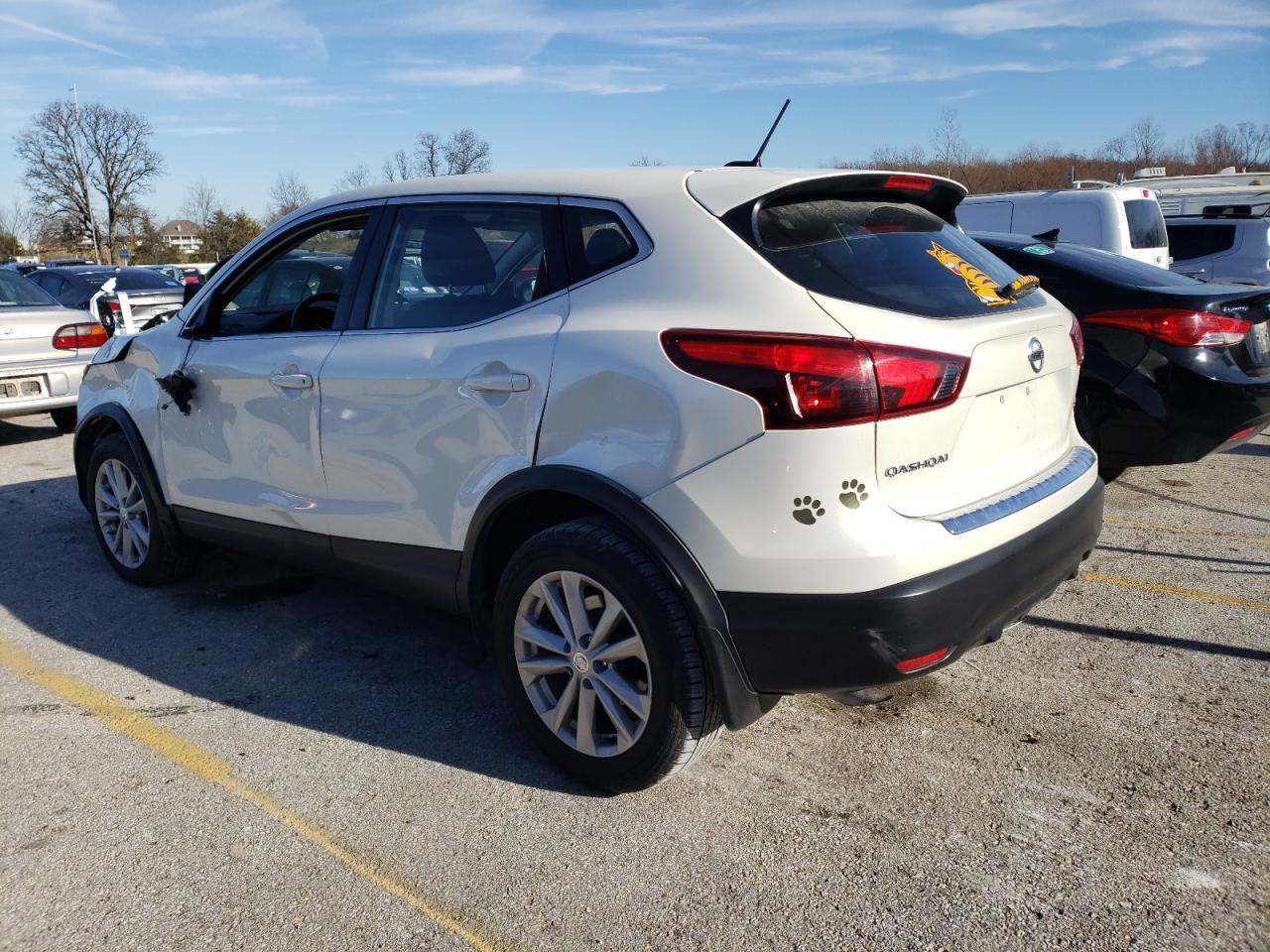 Obraz 2 z 2018 NISSAN ROGUE SPORT S 2018 z VIN JN1BJ1CP3JW104505