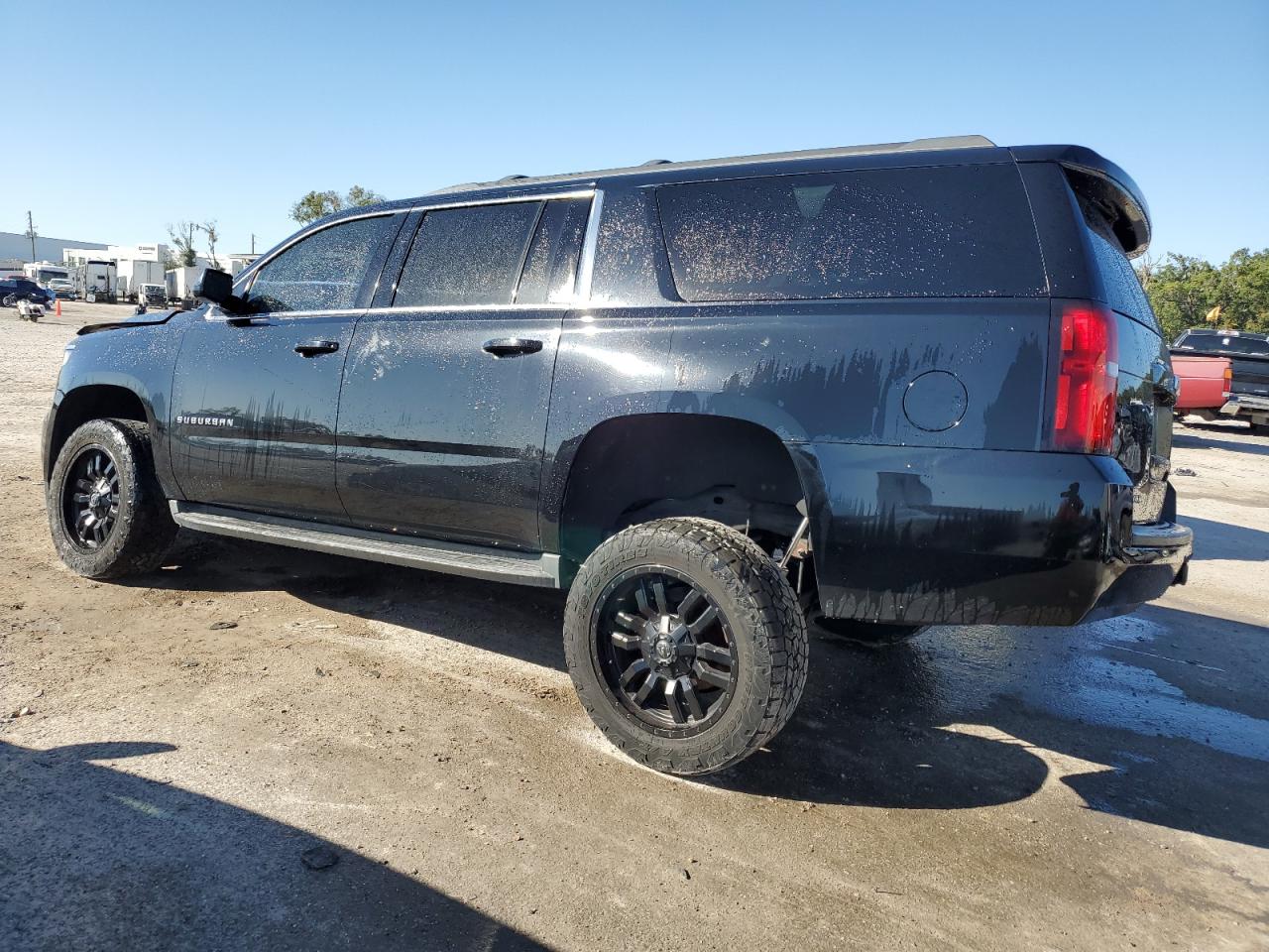 Obraz 2 z 2016 CHEVROLET SUBURBAN K1500 LT 2016 z VIN 1GNSKHKC8GR454339
