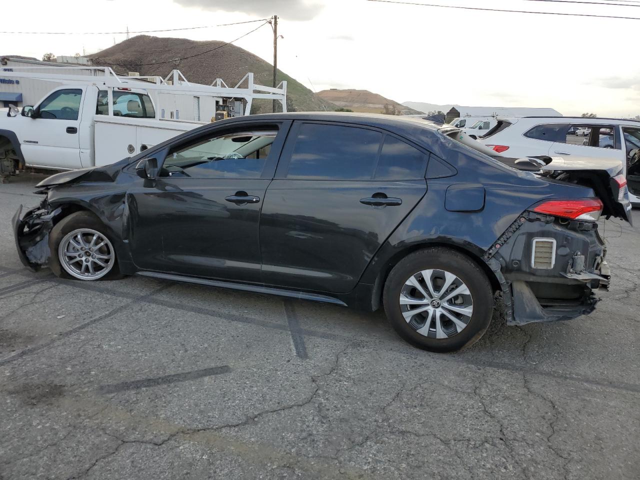 Obraz 2 z 2022 TOYOTA COROLLA LE 2022 z VIN JTDEAMDE6NJ058468