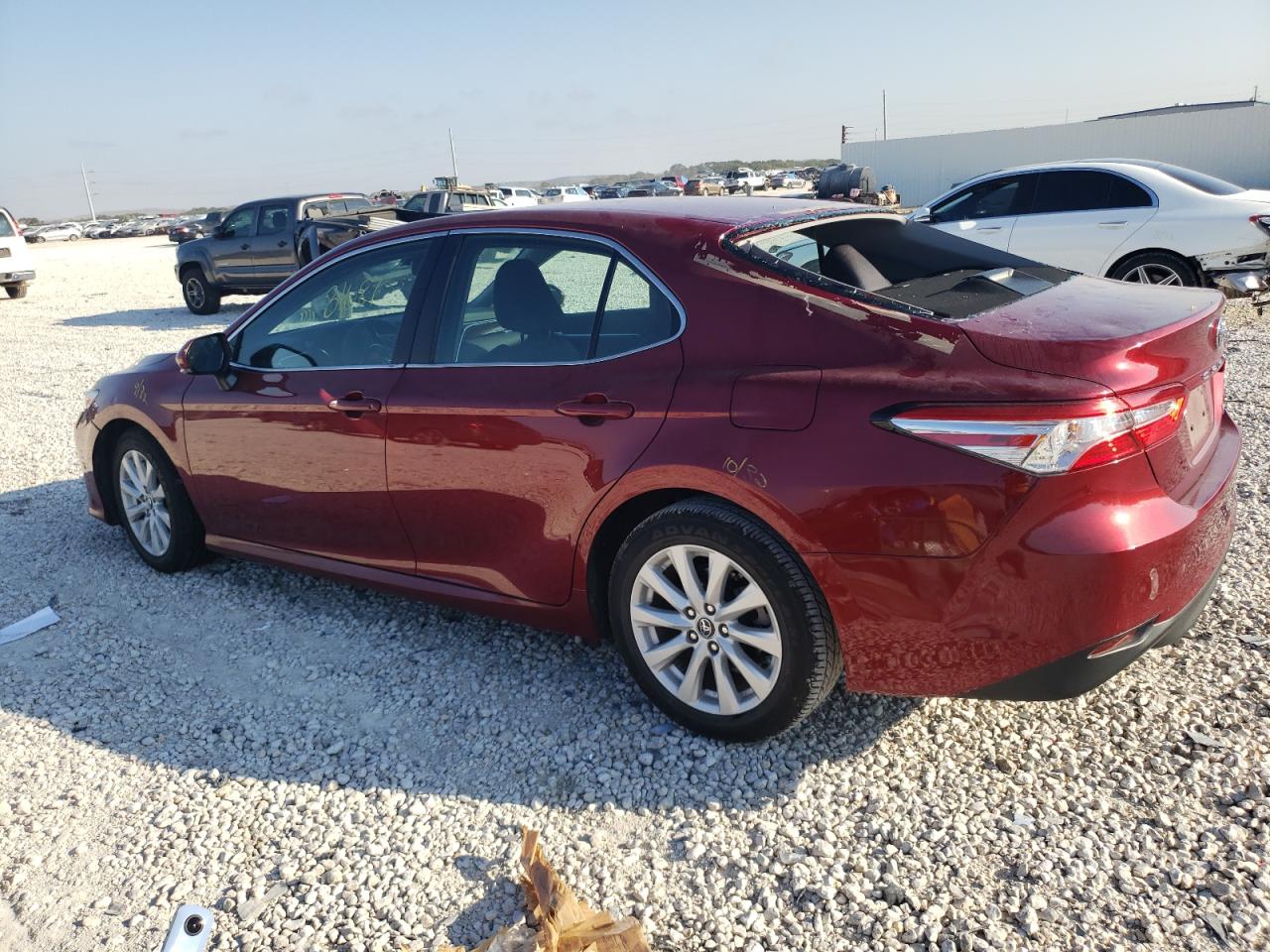 Изображение 2 2018 TOYOTA CAMRY L 2018 с VIN 4T1B11HK3JU615522