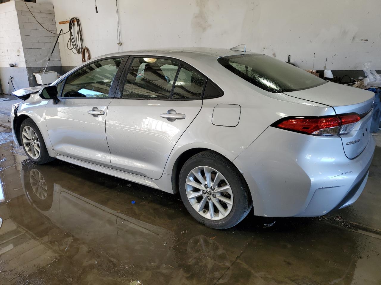 Image 2 of 2020 TOYOTA COROLLA LE 2020 with VIN JTDVPRAE1LJ096848