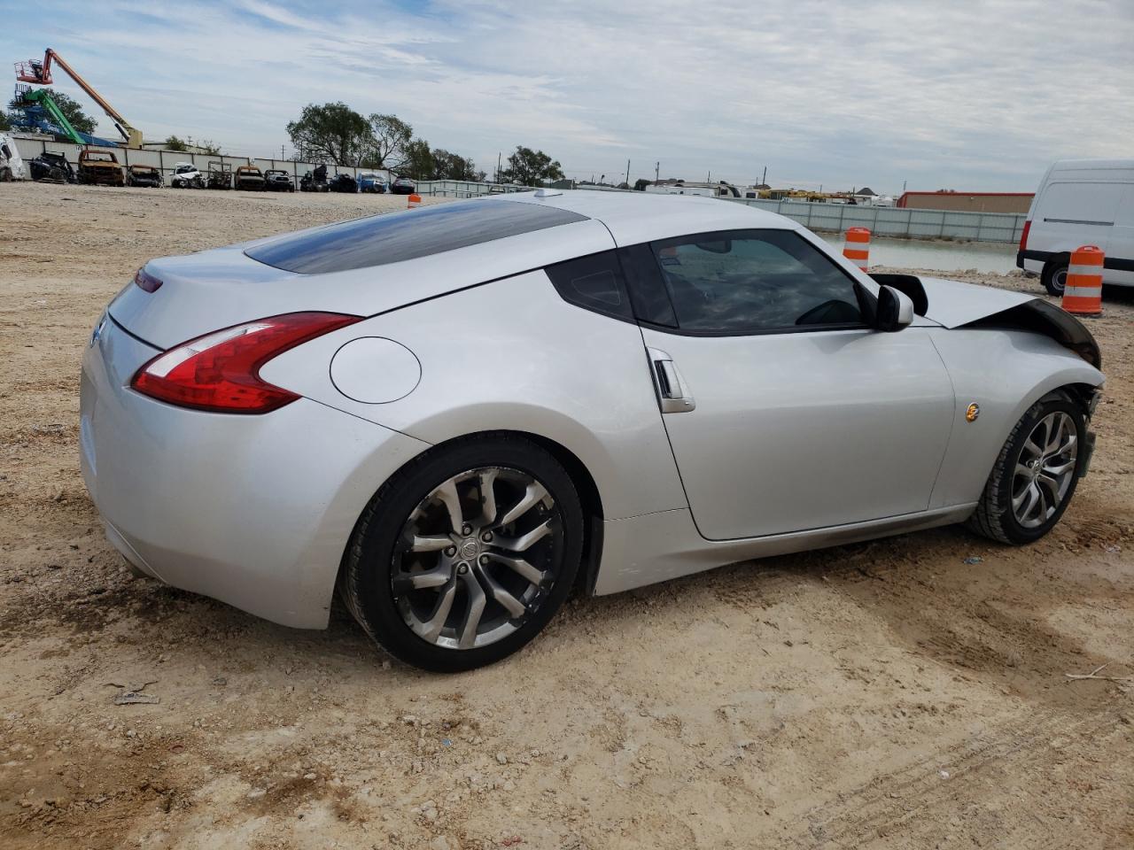 Image 3 of 2014 NISSAN 370Z BASE 2014 with VIN JN1AZ4EH5EM632463