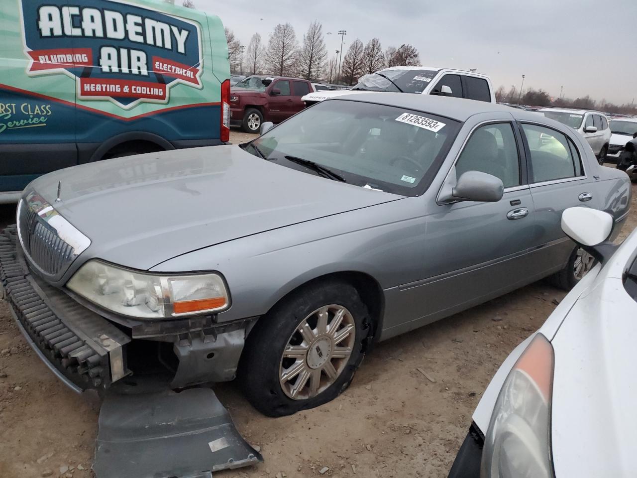 Image 1 of 2006 LINCOLN TOWN CAR SIGNATURE LIMITED 2006 with VIN 1LNHM82VX6Y611447