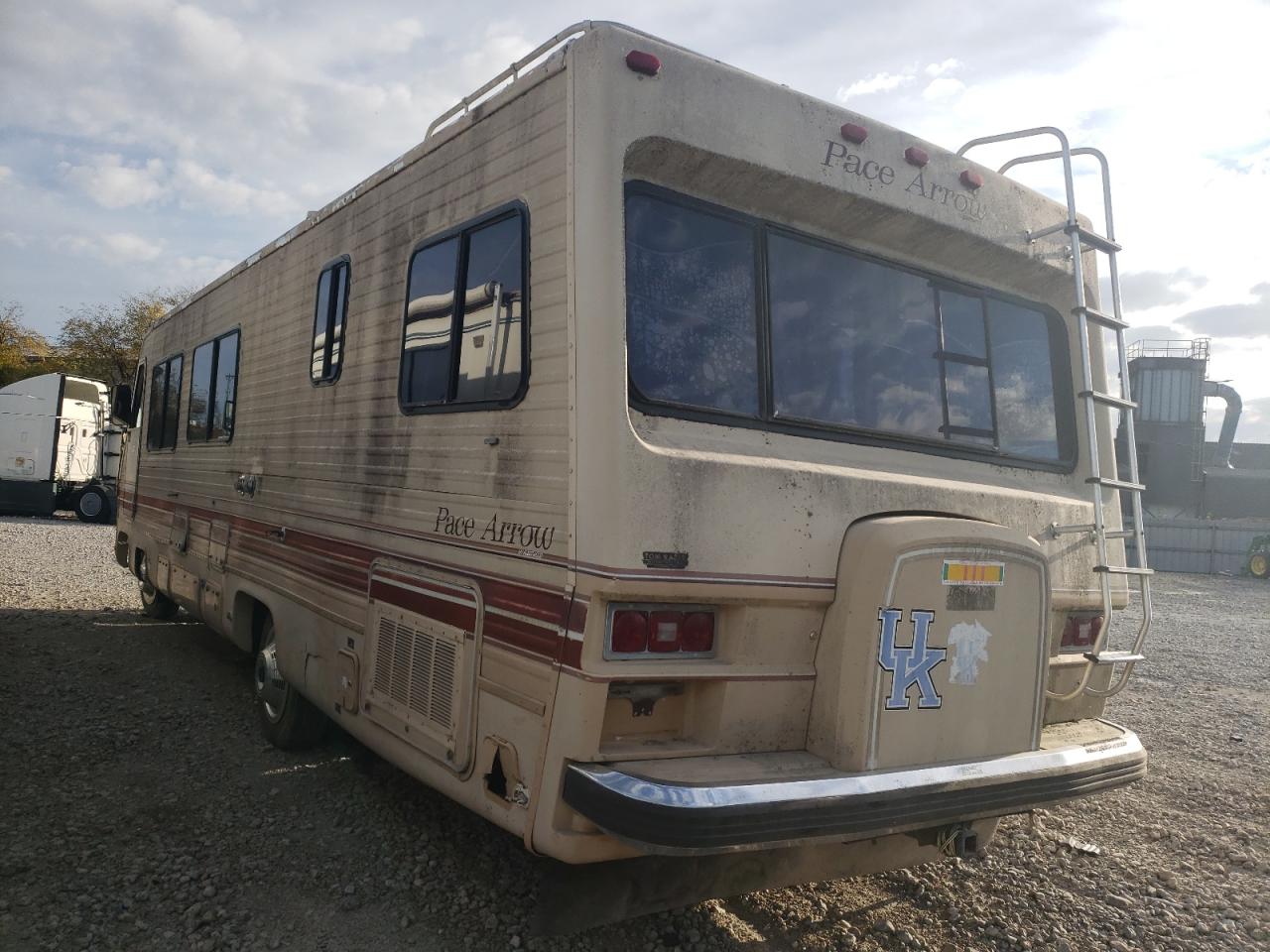Image 3 of 1984 CHEVROLET P30  1984 with VIN 1GBKP37W7E3326887