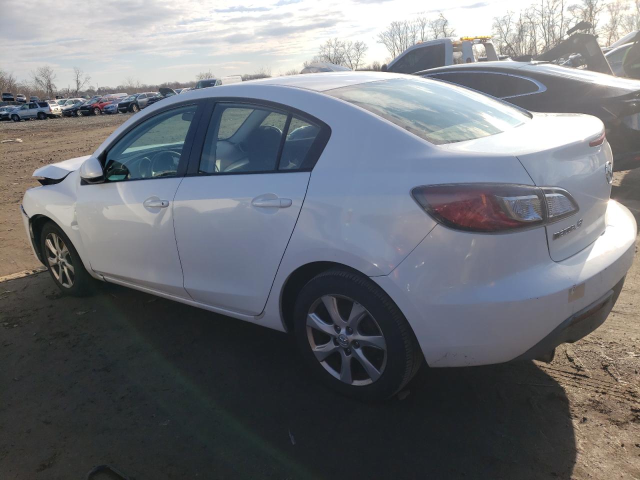 Obraz 2 z 2010 MAZDA 3 I 2010 z VIN JM1BL1SG8A1303202