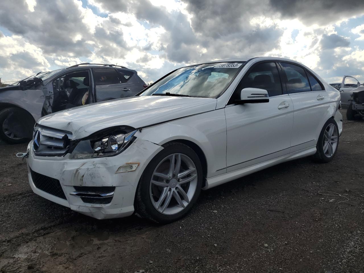 Image 1 of 2013 MERCEDES-BENZ C 250 2013 with VIN WDDGF4HB4DR287294