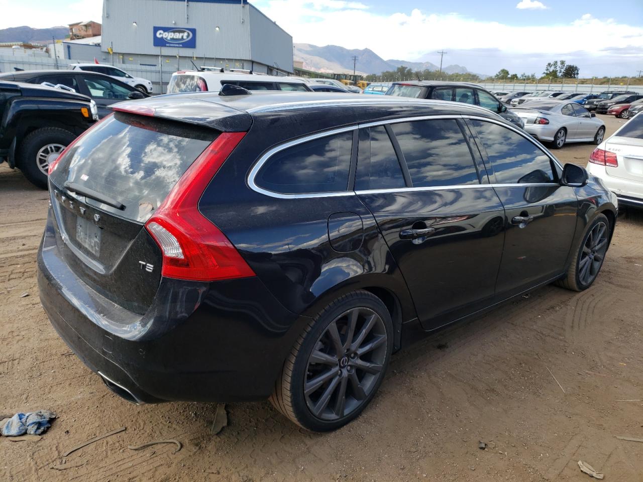 Obraz 3 z 2015 VOLVO V60 PREMIER 2015 z VIN YV140MEK9F1245251