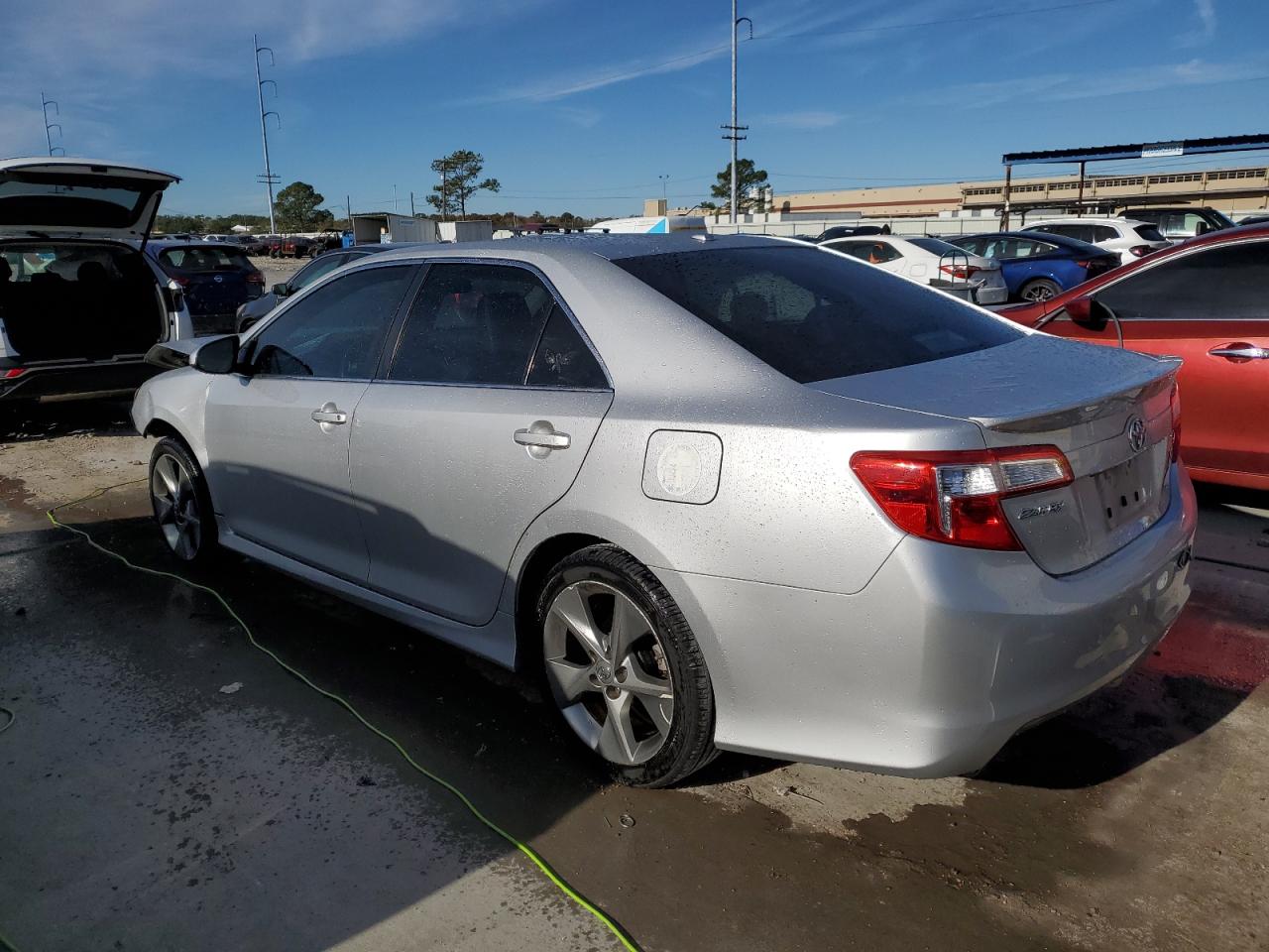 Изображение 2 2012 TOYOTA CAMRY SE 2012 с VIN 4T1BK1FK1CU003631