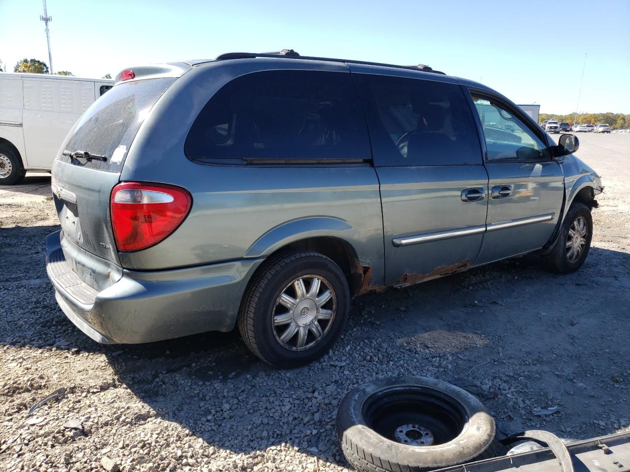 Image 3 of 2006 CHRYSLER TOWN & COUNTRY TOURING 2006 with VIN 2A4GP54L76R740519