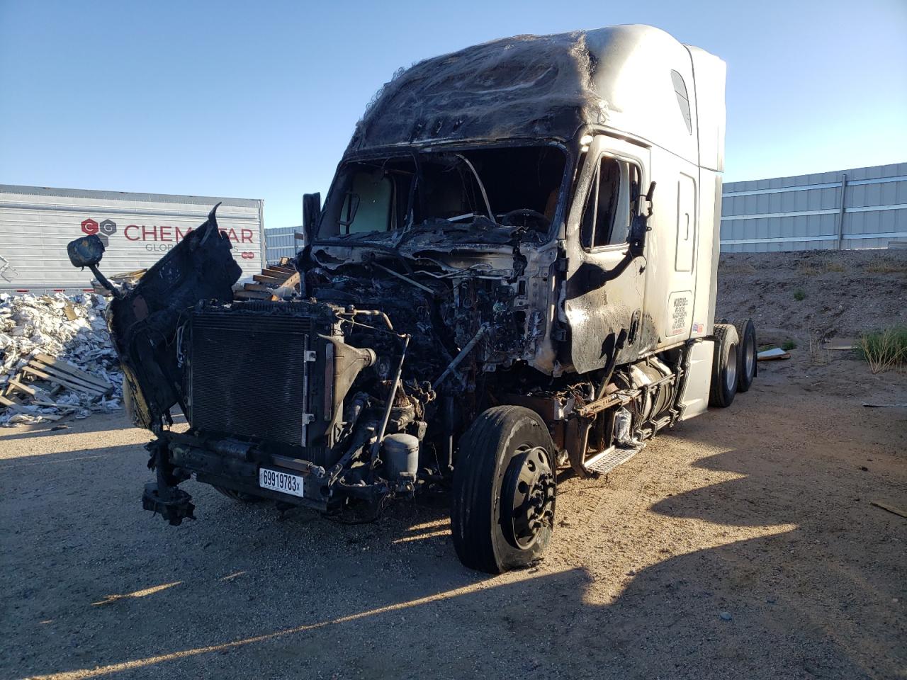 Image 2 of 2015 FREIGHTLINER CASCADIA 125  2015 with VIN 3AKJGLD51FSGB1312
